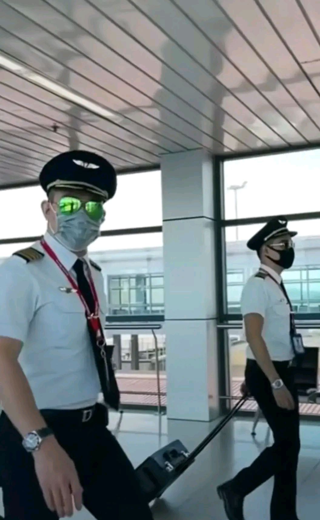 中国机长手机版剪辑视频中国机长电影高清免费观看完整版西瓜视频-第2张图片-太平洋在线下载